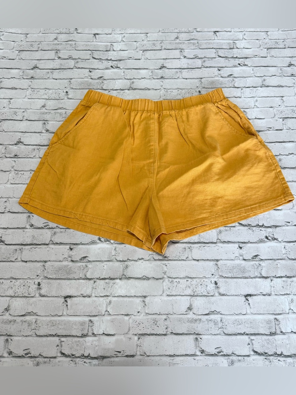 Forever 21 Women’s Casual Elastic Waist Mustard Yellow Shorts Size Medium